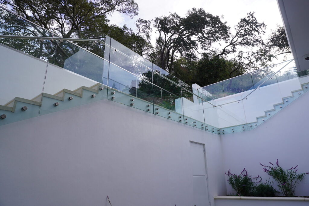 02 exterior glass stair railing